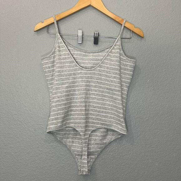 Grey and white striped express bodysuit - Picture 3 of 6